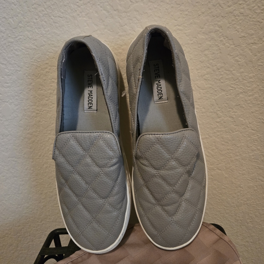 Woman's shoes